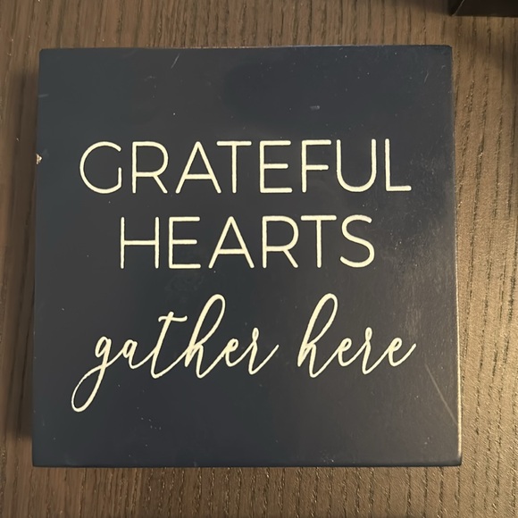 Grateful Hearts gather here Navy Blue with white lettering 4” x 4” x 1” NWT - Picture 7 of 10